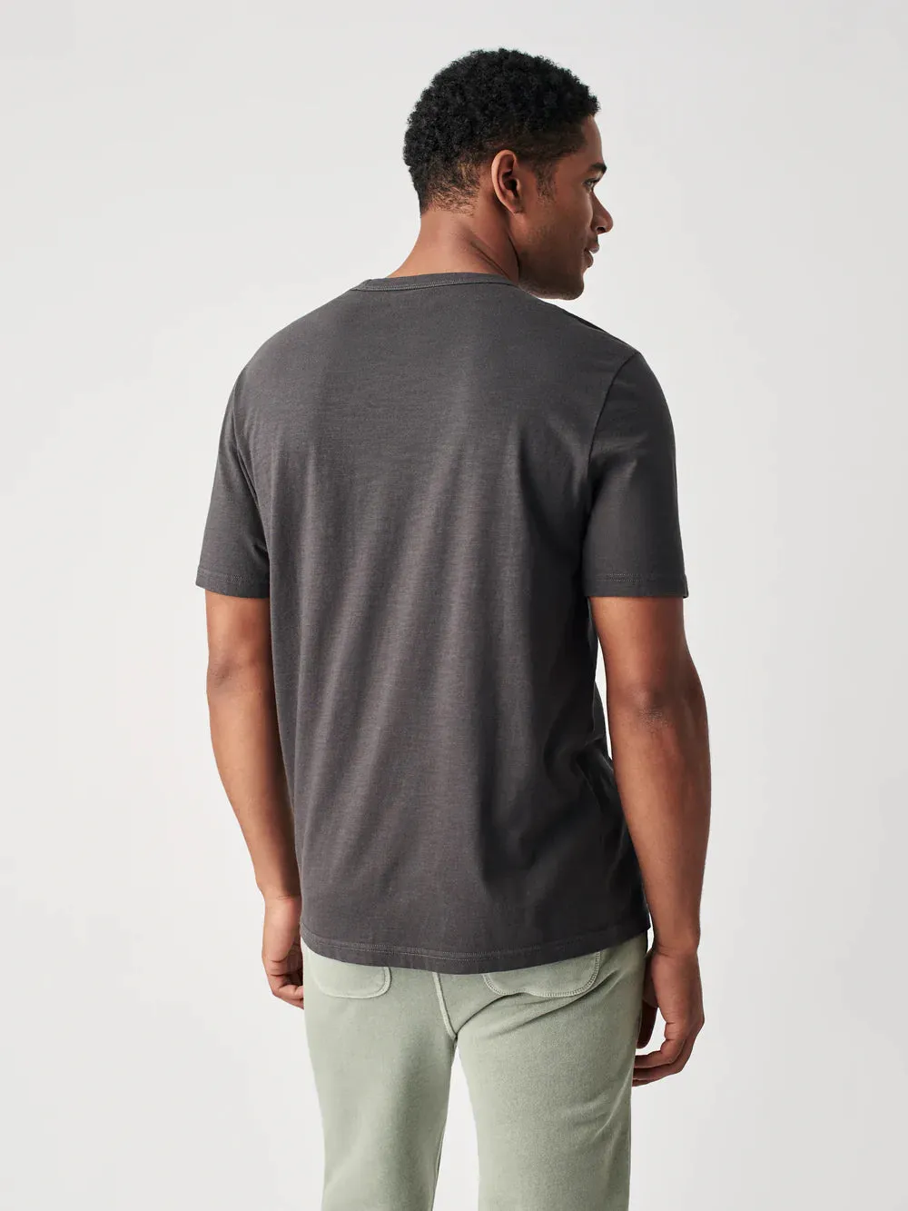 Faherty Men's Sunwashed Pocket Tee in Washed Black