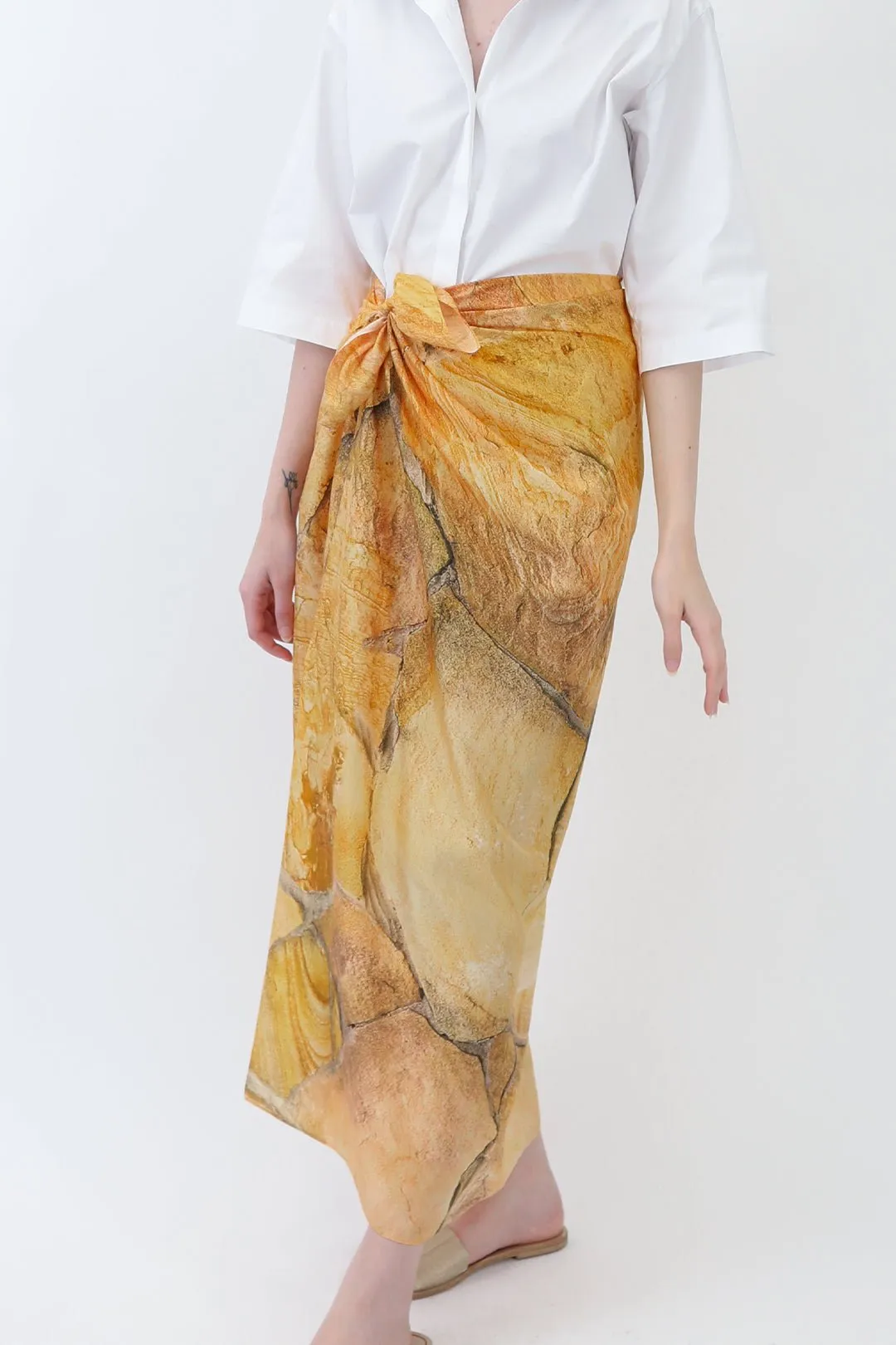 PAREO IN HAND-DYED SILK IN GOLD SAND